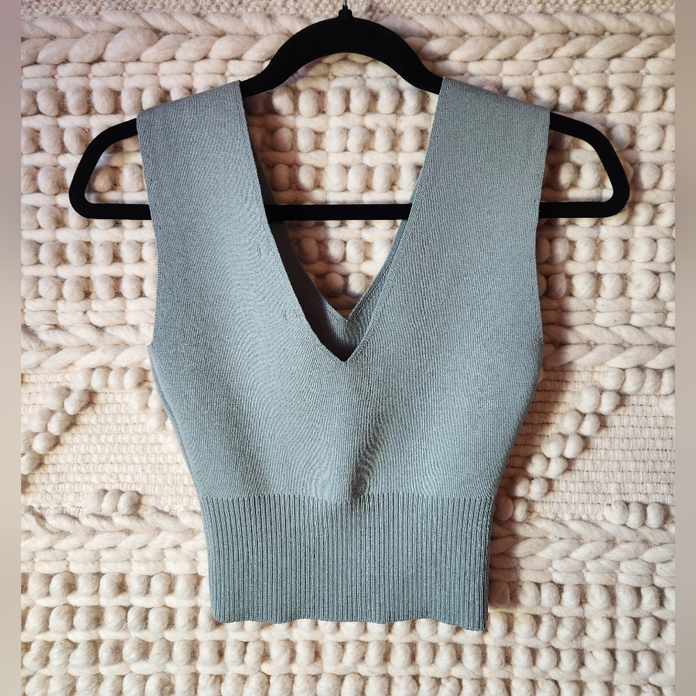 Oak + Fort V-neck sweater tank